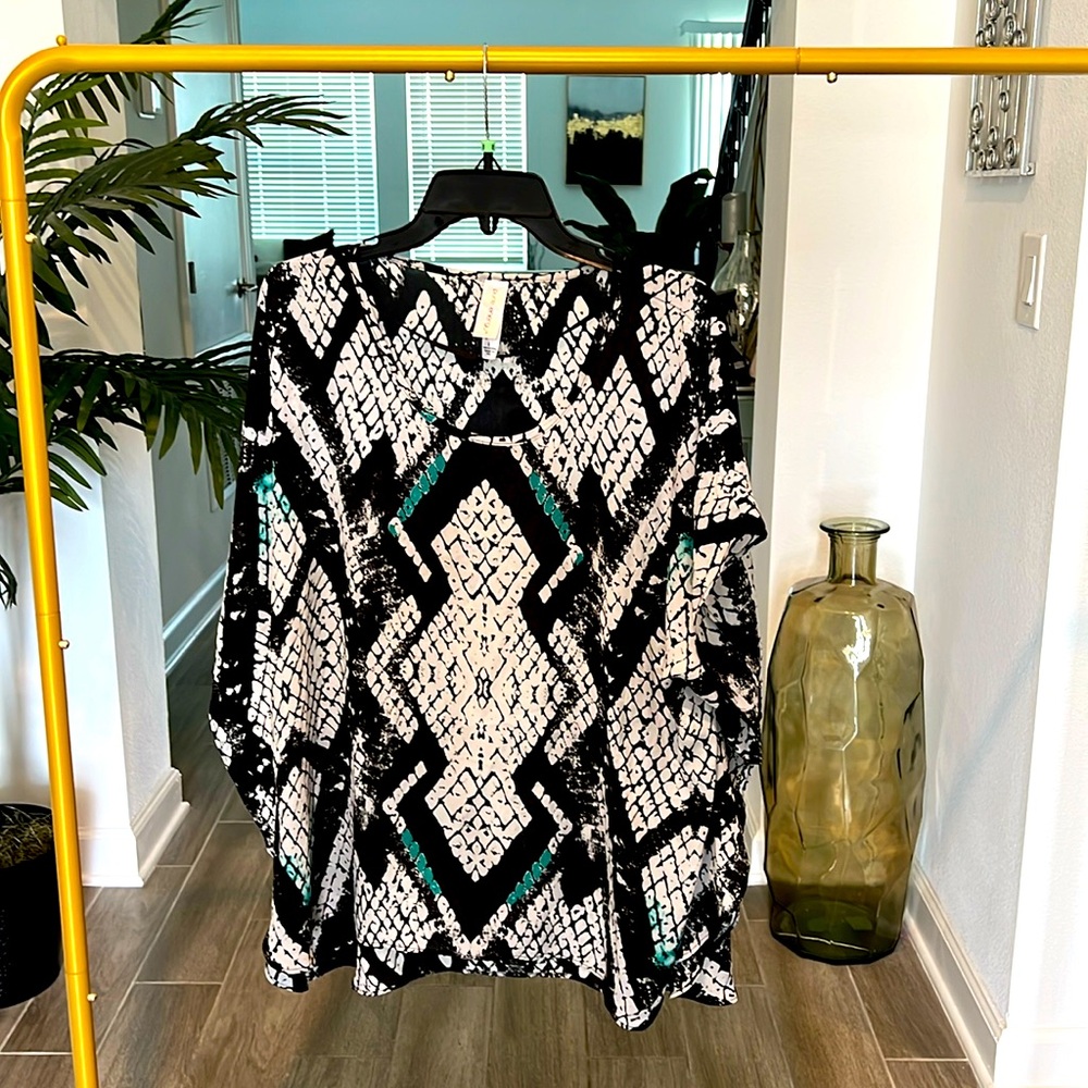 SIZE X Sheer Tunic